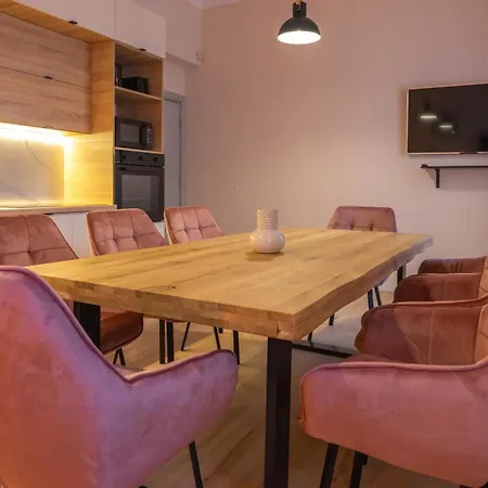 Apartment D6 *