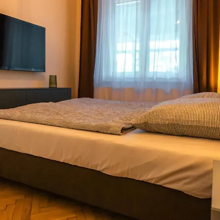 D6 Apartment *